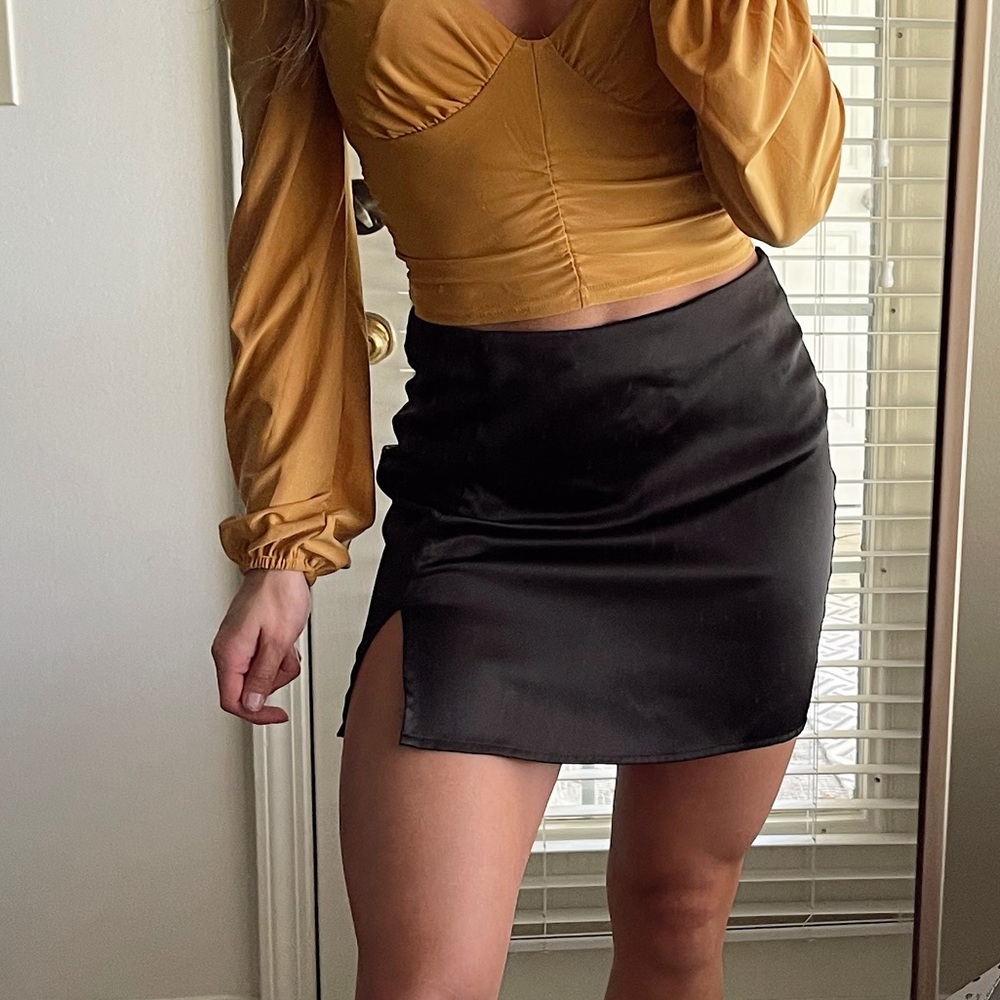 Mini satin black skirt!